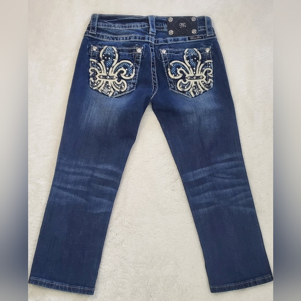 ⚜Miss Me Dark Wash Fleur-de-lis Cuffed Capri Jeans w/ Embellished Pocket Design⚜